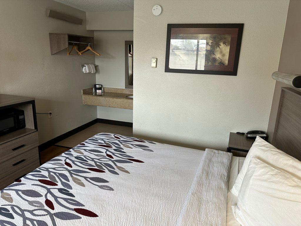 底特律红屋顶客栈 - 皇家橡树/麦迪逊高地汽车旅馆 外观 照片